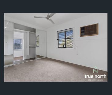 Charming Three-bedroom with a Large Backyard! - Photo 4