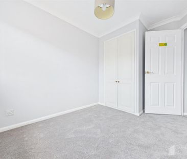 4 bedroom end of terrace house to rent - Photo 3