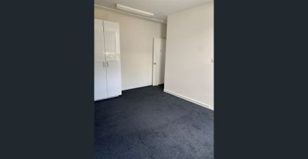 Five Bedroom, Furnished Apartment - Photo 3