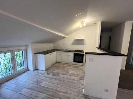 Location Appartement 4 pièces 120m² - Photo 3
