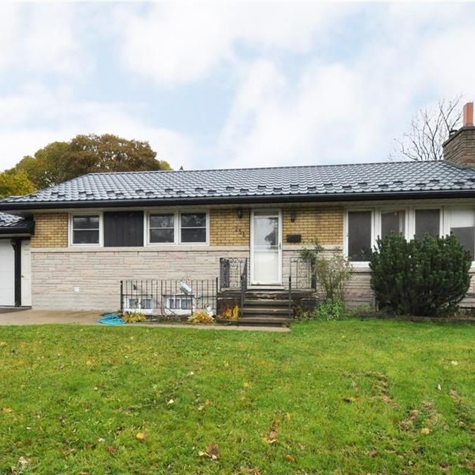 For Lease - 251 Erb Street Unit# Bsmt, Waterloo, Ontario - Photo 1