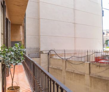 Room in a shared 7-bedroom apartment for rent in El Gòtic - Photo 6