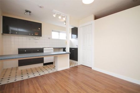 House to rent - Photo 4