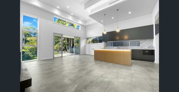 Near new luxury home in riverside location - Photo 1