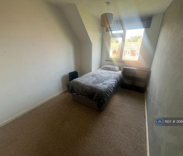 1 bedroom in a house share to rent - Photo 2