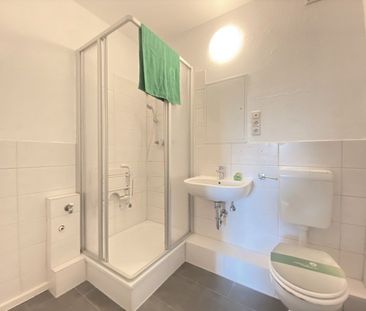 Einzug gut planbar - große 3-Raumwohnung mit Balkon, Dusche und Aufzug - Photo 1