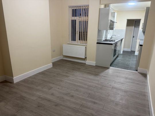 3 Bed Terraced House, Knighton Lane, LE2 - Photo 1