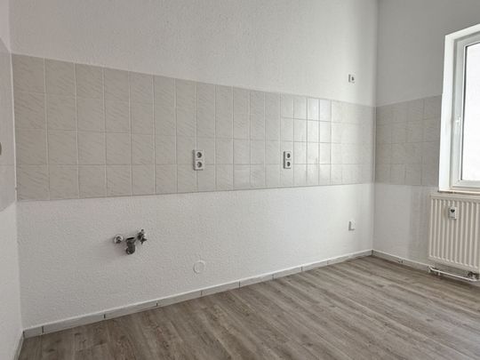 3-Raum Wohnung • frisch renoviert • Bad mit Wanne • Stellplatz • Dachschrägen • Termin vereinbaren? - Photo 1