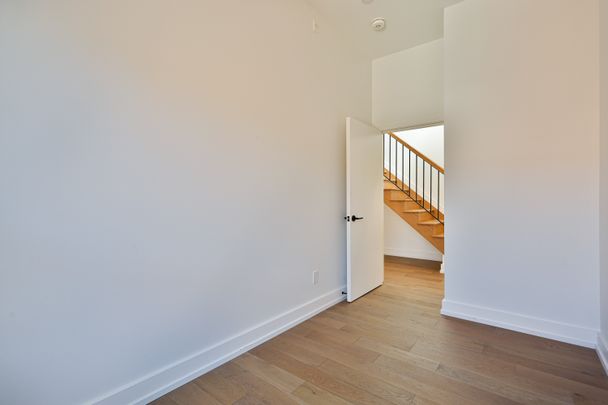 3 Bedrooms with Rooftop Terrace - Photo 1