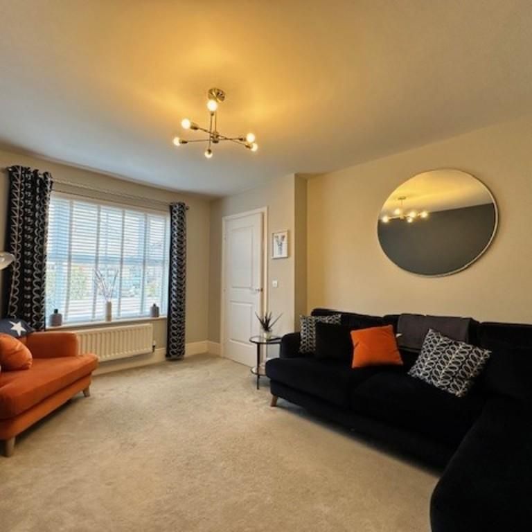 4 bedroom semi-detached house to rent - Photo 1