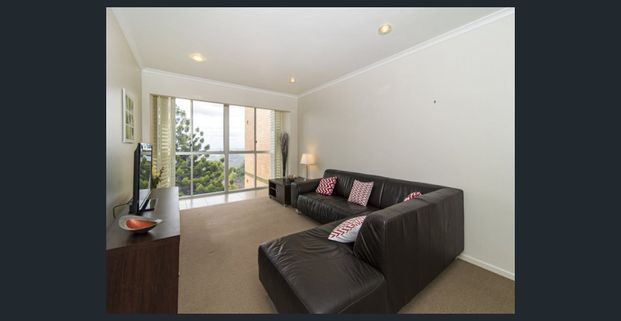 Live on Top of the World – Fully Furnished Unit with Stunning Escarpment Views! - Photo 1