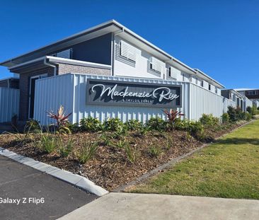 NEW ULTRA MODERN LUXURY 3 BEDROOM TOWNHOUSE with DUCTED AIR-CON- SI... - Photo 2