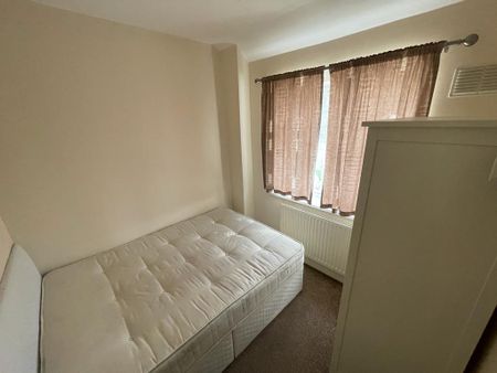 3 bedroom apartment to rent - Photo 4