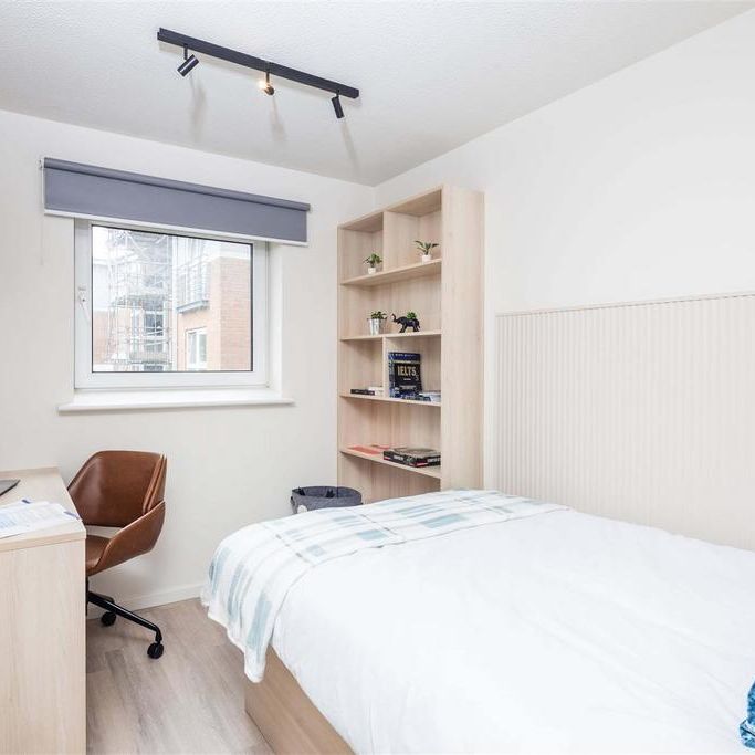 1 bedroom in a flat share to rent - Photo 1