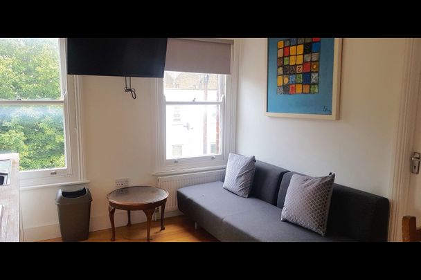 Room in a Shared Flat, Valmar Road, SE5 - Photo 1