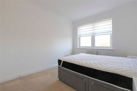 2 bedroom Flat in Blenheim Court, Reading - Photo 4