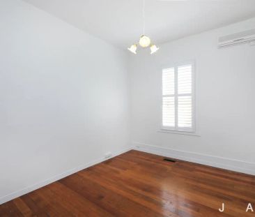 “Timeless Appeal and Modern Comfort in a Private Setting” - Photo 3