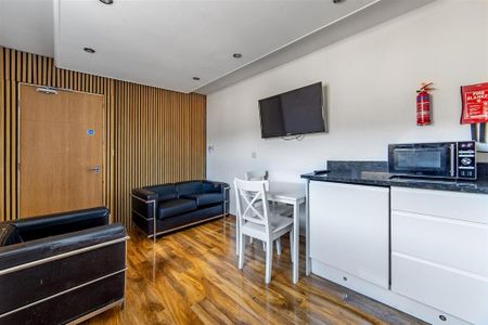 3 bedroom apartment to rent - Photo 2