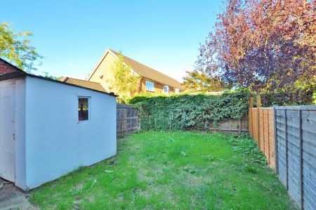 4 bedroom semi-detached house to rent - Photo 3