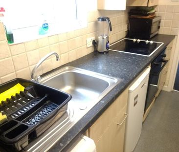 4 Bed Terraced House, Queens Road, NG9 - Photo 3