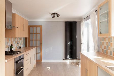 3 bedroom semi-detached house to rent - Photo 5