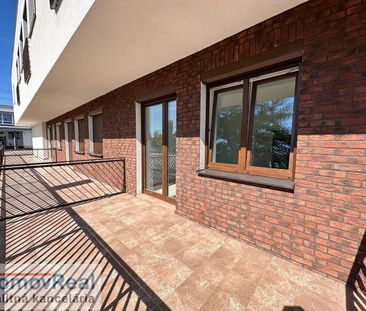 Veľký 1-izbový byt s balkónom a parkovacím miestom – Fotografia 6