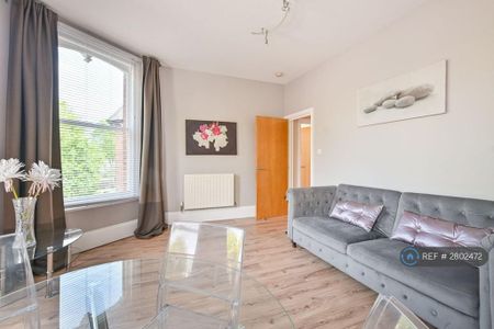 1 bedroom flat to rent - Photo 2