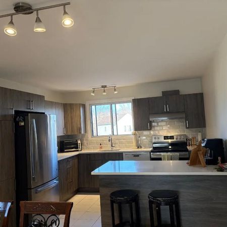 Style Condo 4 1/2 Ouest de l'ile PRES DE TOUT - Photo 3