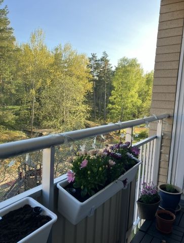 Ljust och välplanerat rum i lugna Vendelsö! Delat boende med bra kommunikationer till Stockholm. - Foto 4