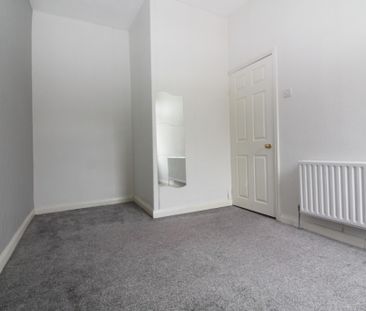2 Bedroom Mid Terraced House - Photo 2