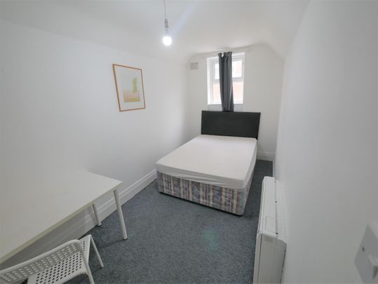 The Mount, Bournemouth, BH1 - Photo 1