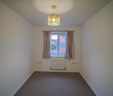 3 bedroom semi-detached house to rent - Photo 2