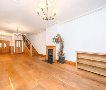 3 bedroom end of terrace house to rent - Photo 1