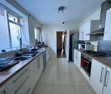 6 bedroom townhouse to rent - Photo 1