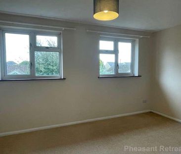 Pinecroft, Carterton, OX18 - Photo 2