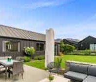 Large and pet-friendly! - Photo 2