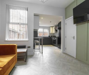 5 bedroom terraced house to rent - Photo 4