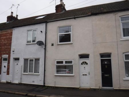 2 bedroom terraced house to rent - Photo 4