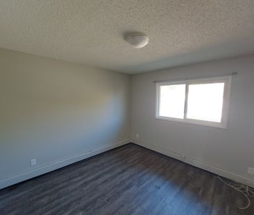 2 Bedroom 1 Bathroom Available! - Photo 1