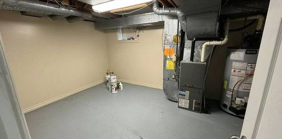 A private basement 1b/1b House - Photo 2