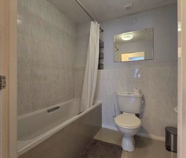 2 Bed Flat, Pipkin Court, CV1 - Photo 4