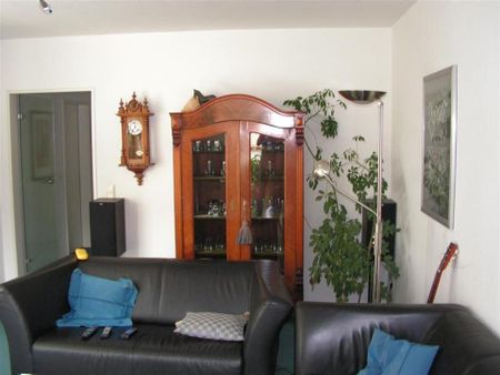 Gemütliche 2,5 Zimmerwohnung mit Balkon in ruhiger und grüner Umgebung! - Photo 2