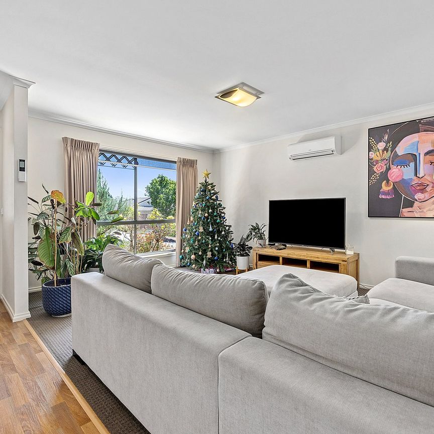 Immaculately presented home in popular Golden Square - Photo 1
