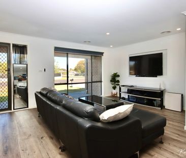 TRADIES - 4 Car Shedding with 3 Car Parking - Photo 1