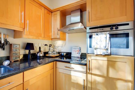 Sloane Gardens, Chelsea, London, SW1W flat to rent - Photo 2