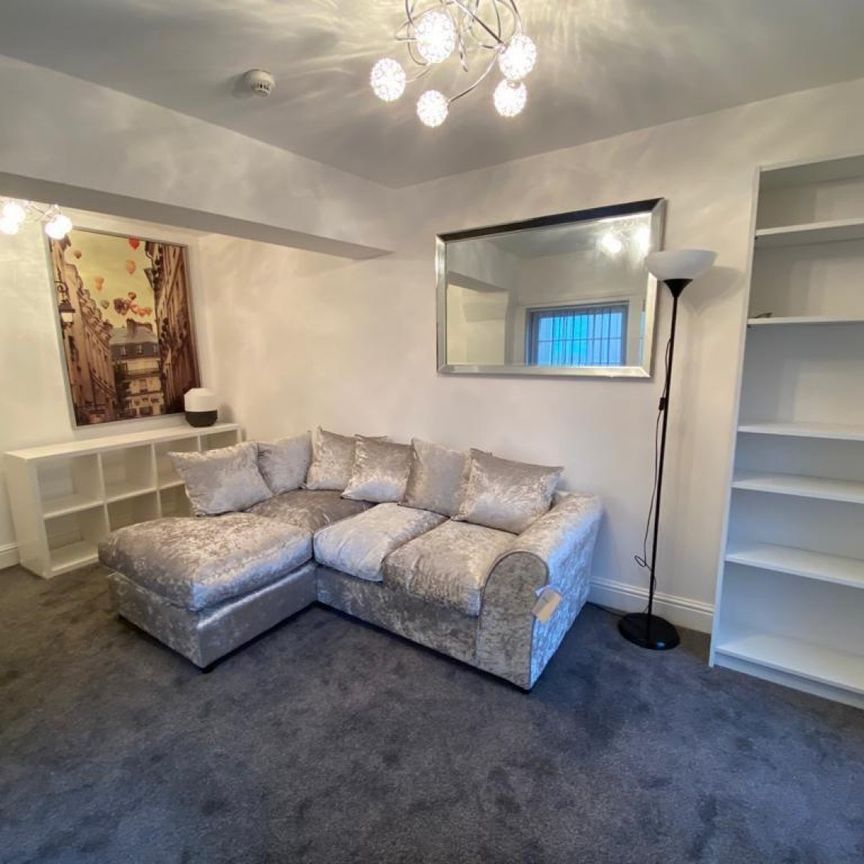3 bedroom Flat To Let - Photo 1