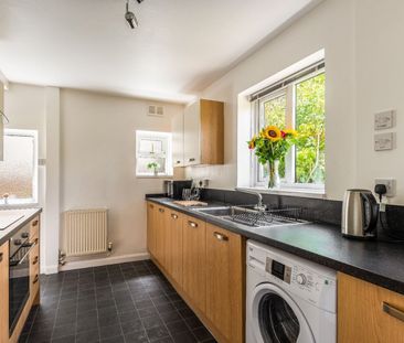 5 Bed Semi-Detached House, Hillside, BN2 - Photo 3