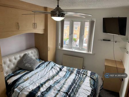 1 bedroom in a house share to rent - Photo 4