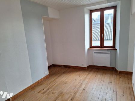 Maison de bourg mitoyenne F située en centre bourg - Photo 3