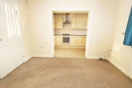 2 bedroom maisonette to rent - Photo 2